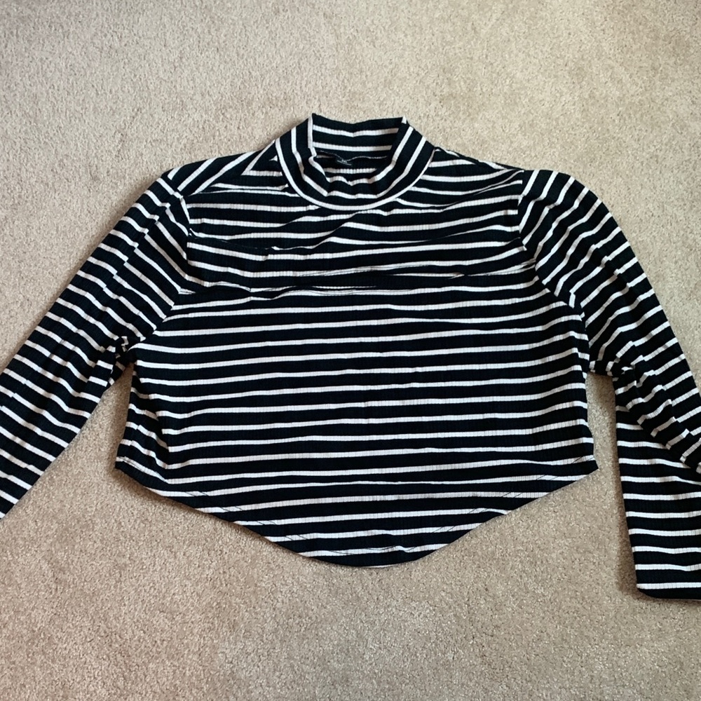 Chic Striped Black and White Crop Top